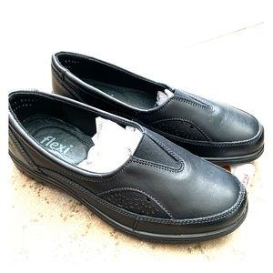 Woman's Flexi shoes